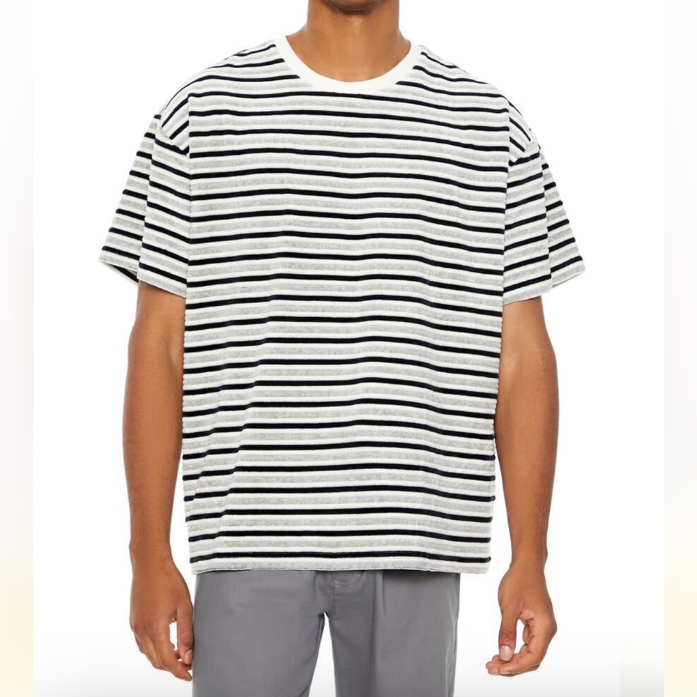 Forever 21 men’s velour tshirt in medium